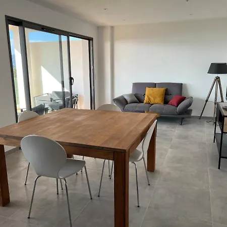Loca Apartment